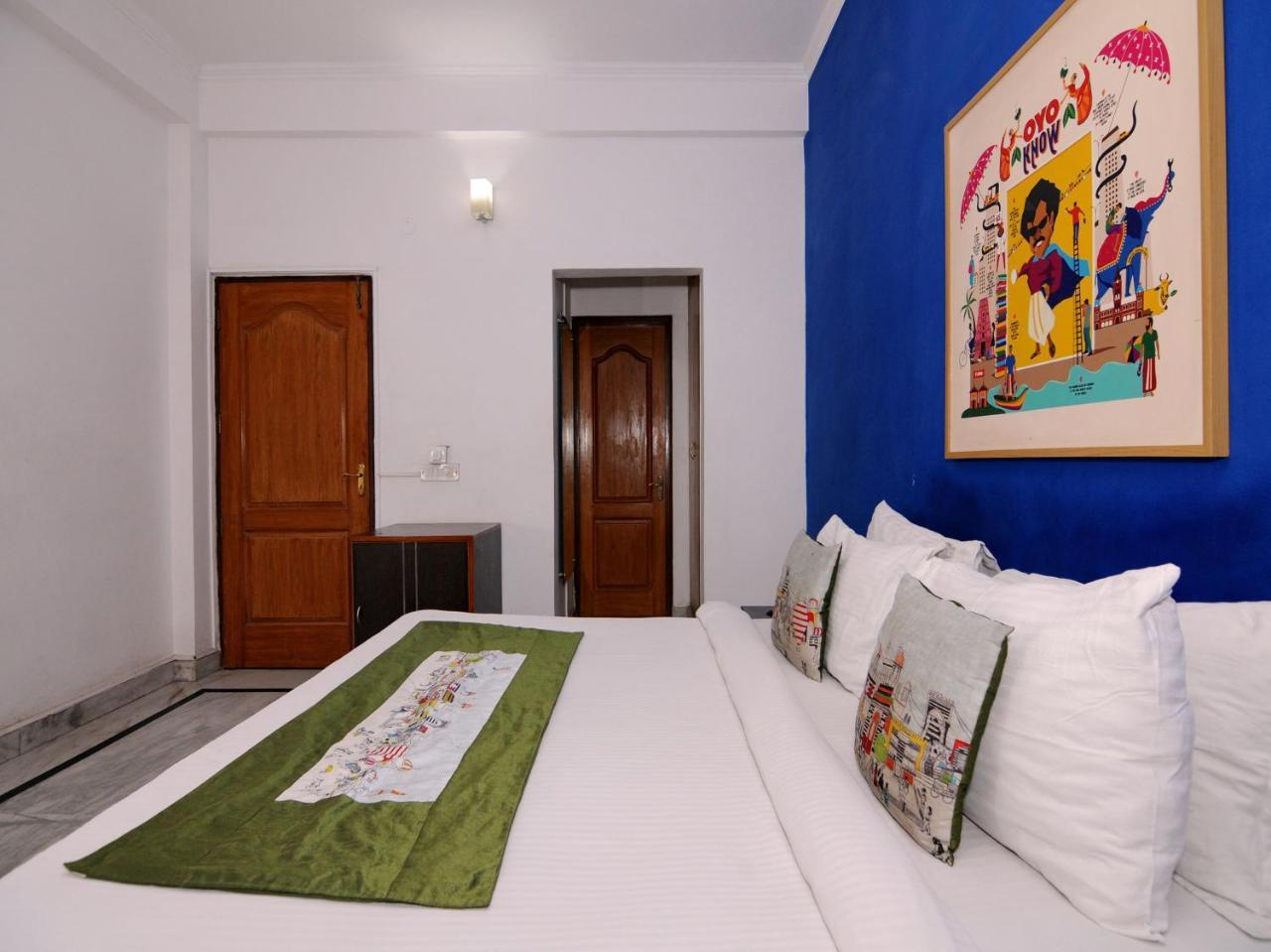 Oyo Flagship 592 Hauz Khas Village Нью-Дели Экстерьер фото