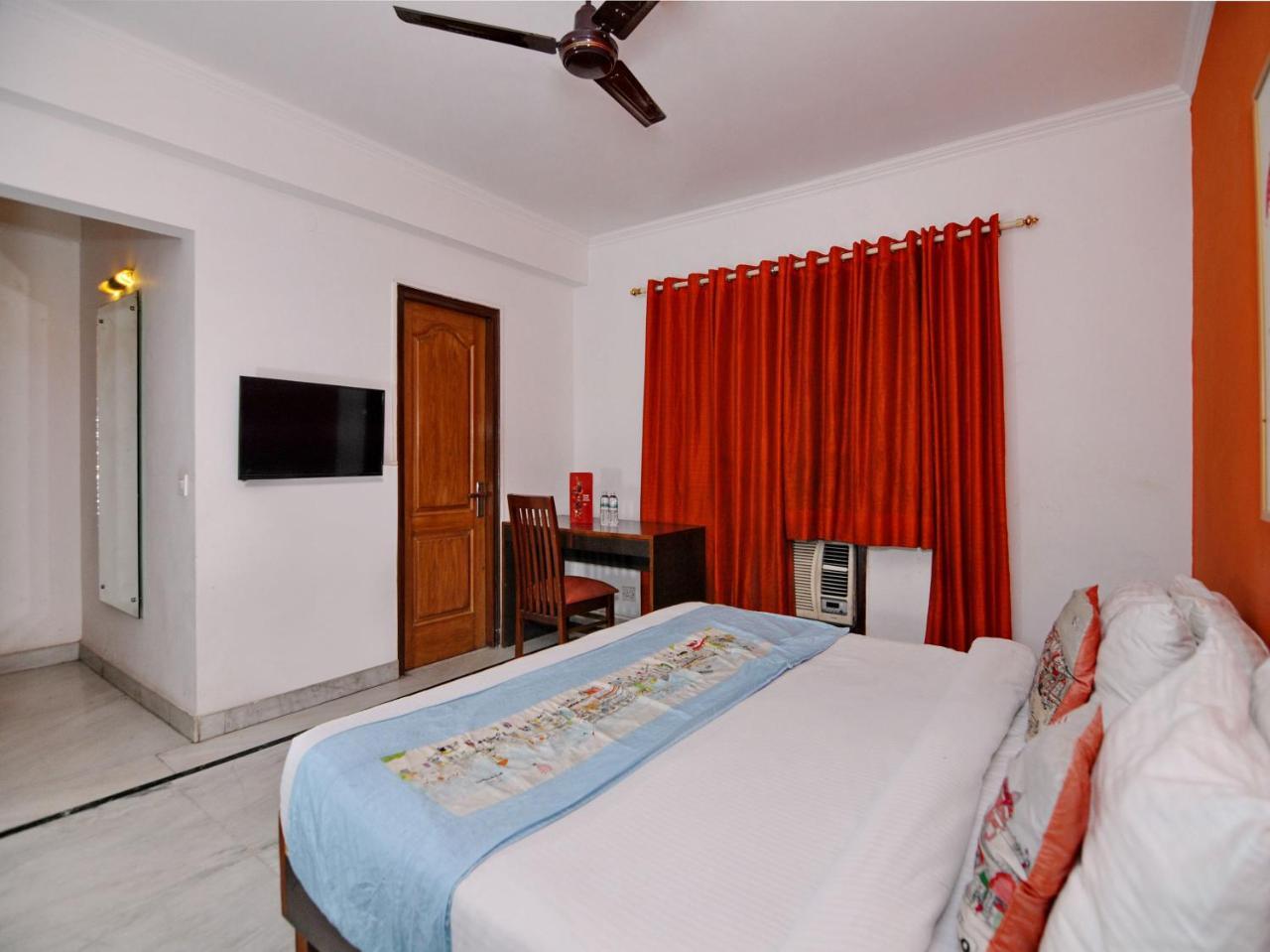 Oyo Flagship 592 Hauz Khas Village Нью-Дели Экстерьер фото