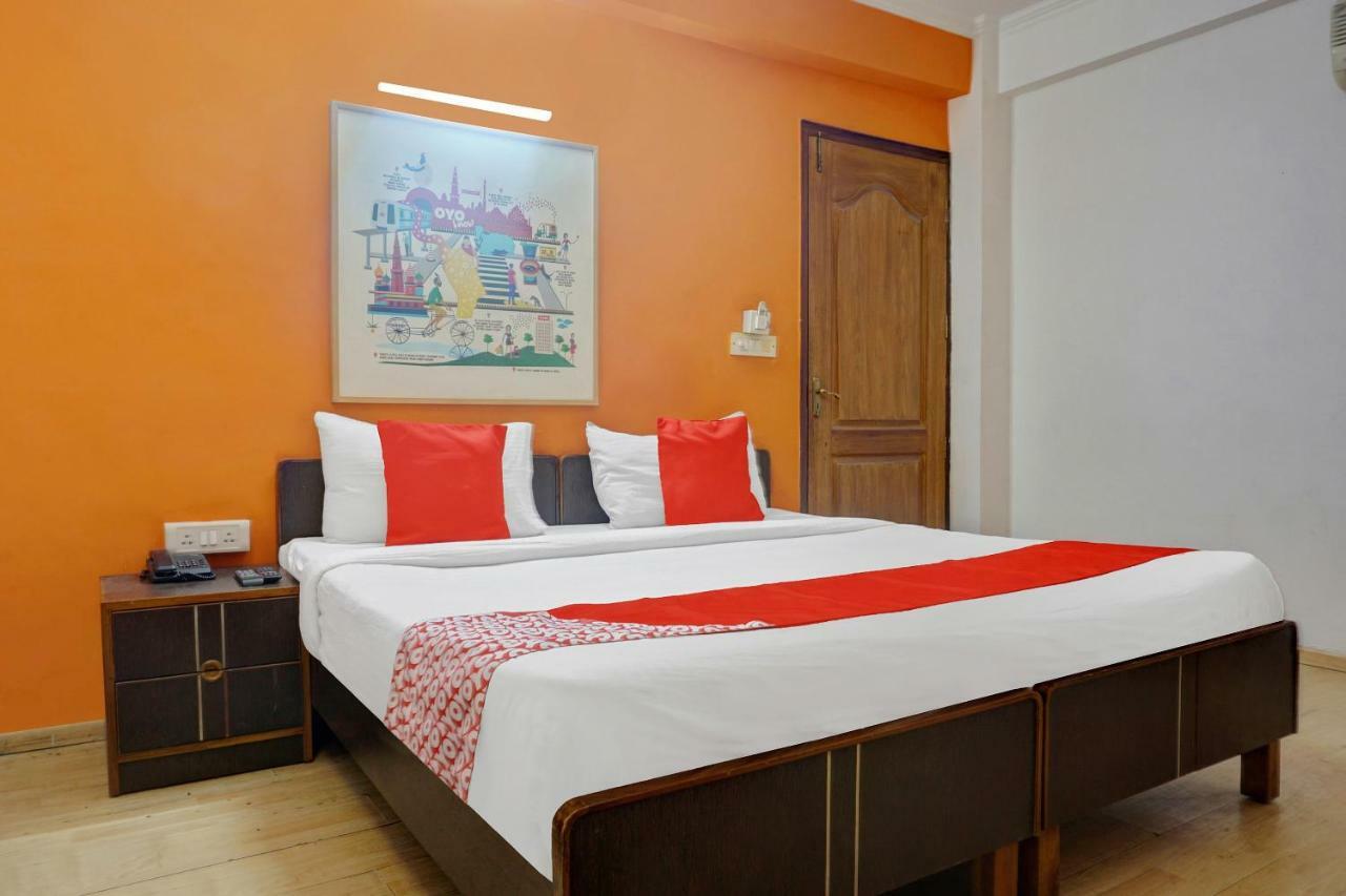 Oyo Flagship 592 Hauz Khas Village Нью-Дели Экстерьер фото