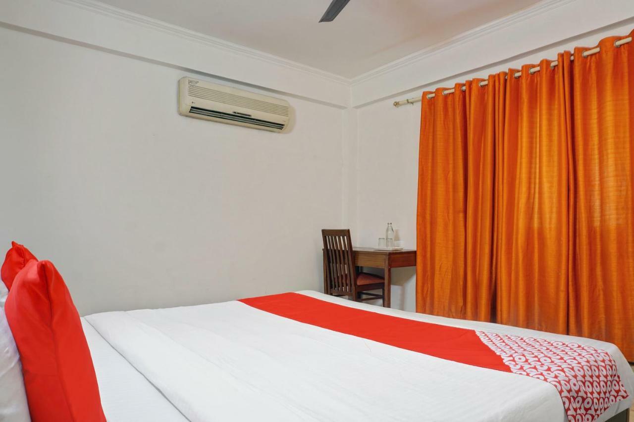 Oyo Flagship 592 Hauz Khas Village Нью-Дели Экстерьер фото
